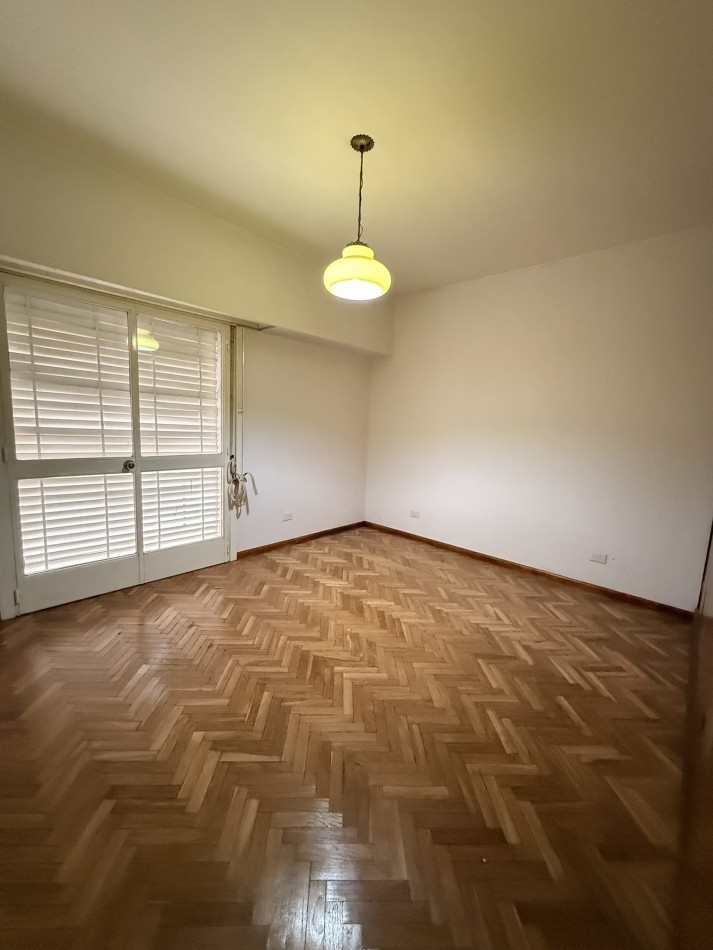 SUIPACHA 2600- AMPLIA Y FUNCIONAL PROPIEDAD DE 3 DORMITORIOS