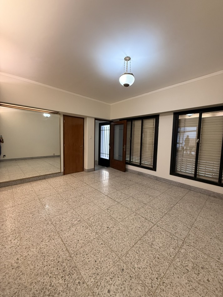 SUIPACHA 2600- AMPLIA Y FUNCIONAL PROPIEDAD DE 3 DORMITORIOS