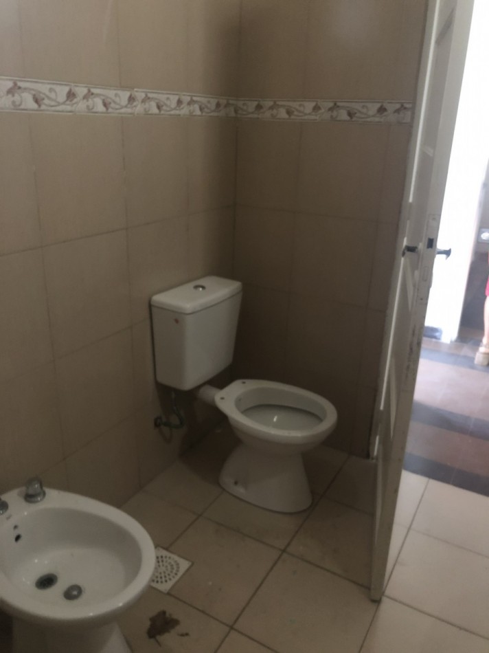 DR. ZAVALLA 2700. CASA EN ESQUINA DE 2 DORMITORIOS