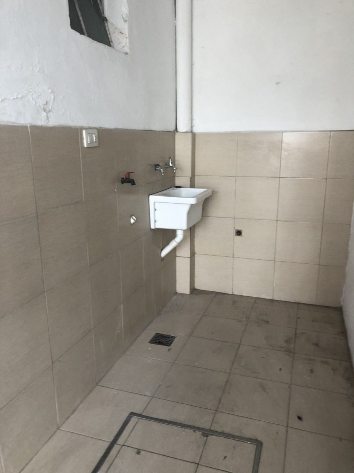 DR. ZAVALLA 2700. CASA EN ESQUINA DE 2 DORMITORIOS