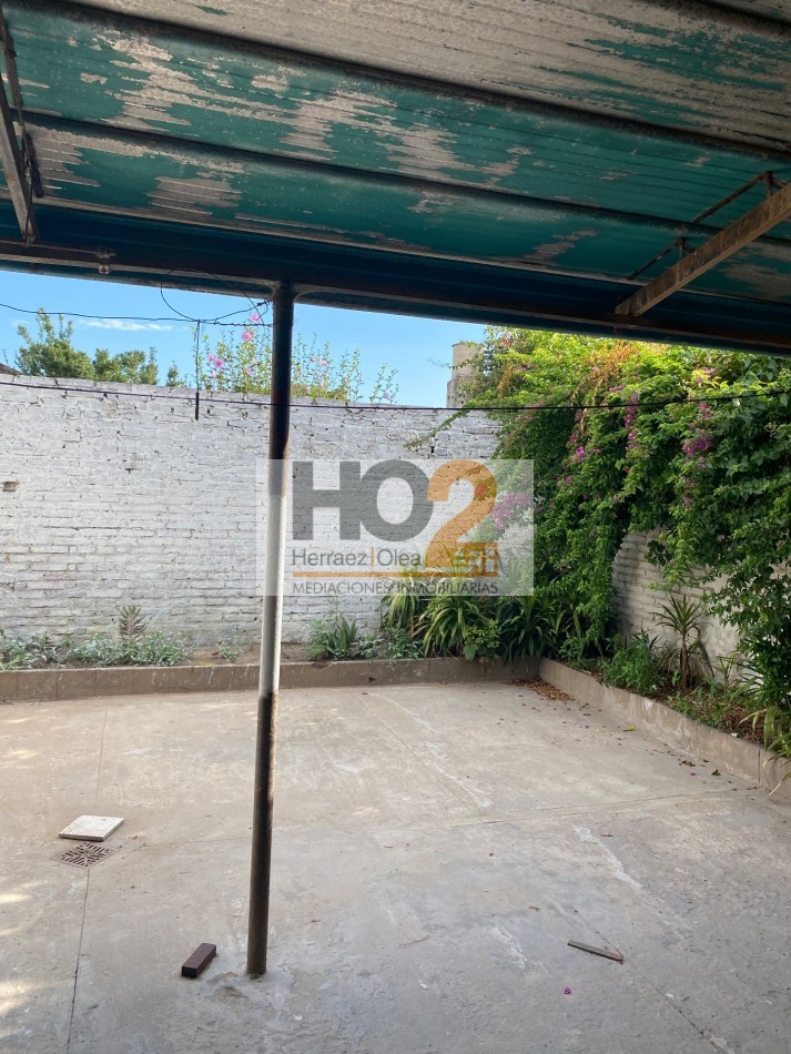 JP LOPEZ 2900. CASA DE 2 DOMITORIOS Y PATIO