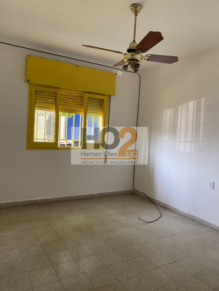 JP LOPEZ 2900. CASA DE 2 DOMITORIOS Y PATIO