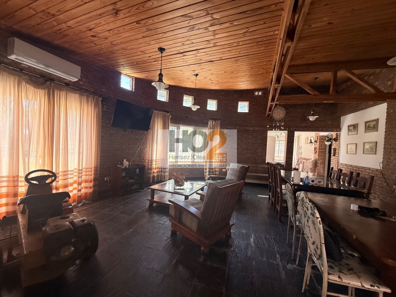 ESPECTACULAR CASA EN ZONA JORGE NEWBERY- SAUCE VIEJO
