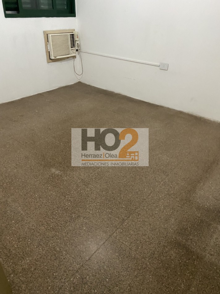 BARRIO ESMERALDA SUR. CASA DE 3 DORMITORIOS Y LUGAR PARA AUTO