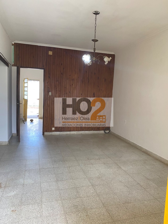 JP LOPEZ 2900. CASA DE 2 DOMITORIOS Y PATIO