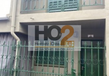 BARRIO ESMERALDA SUR. CASA DE 3 DORMITORIOS Y LUGAR PARA AUTO